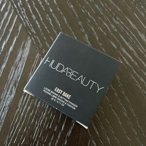HUDA BEAUTY Easy Bake Loose Baking Setting Powder in CUPCAKE